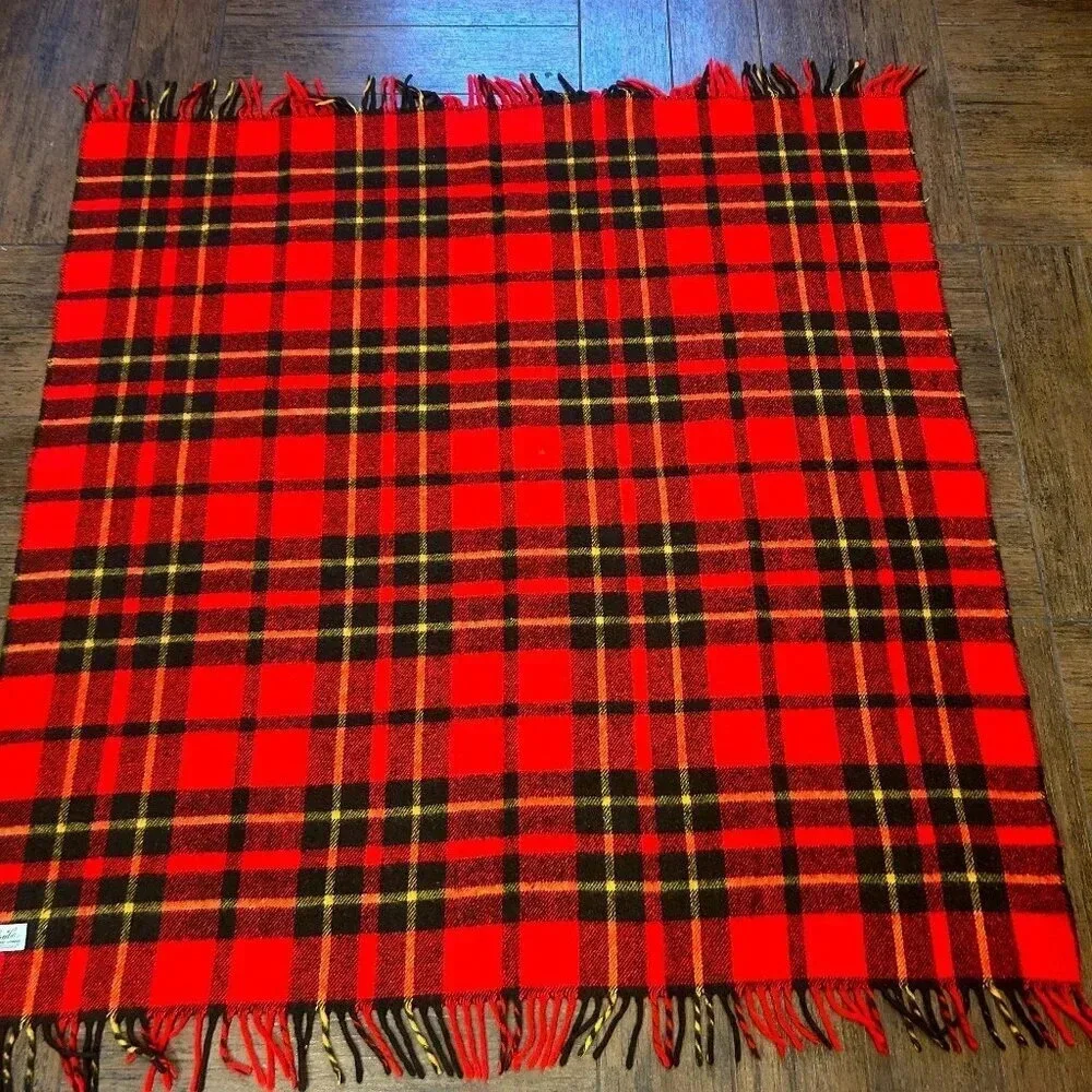 Faribo Vintage Fluff Loomed Red Black Plaid Stadium Blanket 52